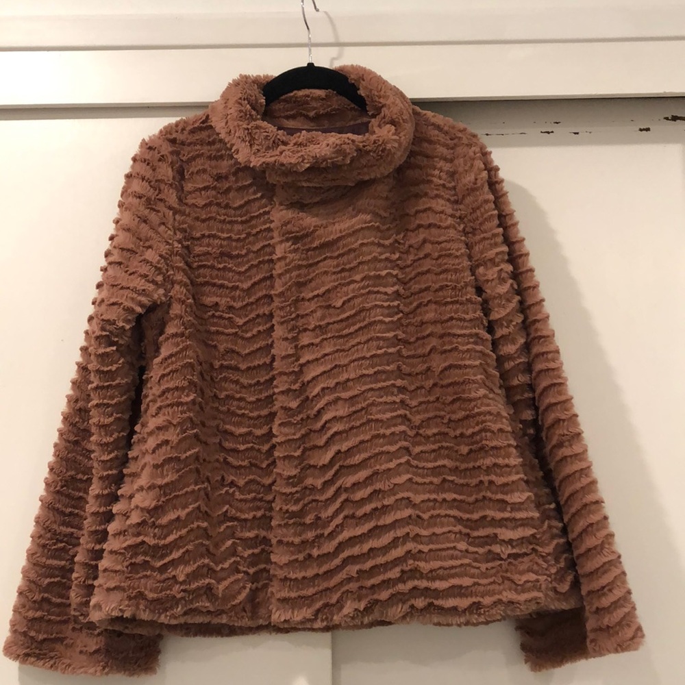 Adorable size small Patagonia jacket with side zip and snaps